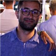 Specializzando in microbiologia e virologia da lezioni di matematica per alunni di scuole elementari e medie